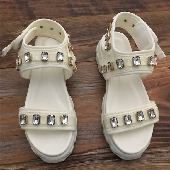 Retro Chunky Platform Sandals - Picture 2 of 5